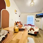 Confort ! Centre-ville, Climatisation, Parking, Wifi, Calme, Tv * קרקסון
